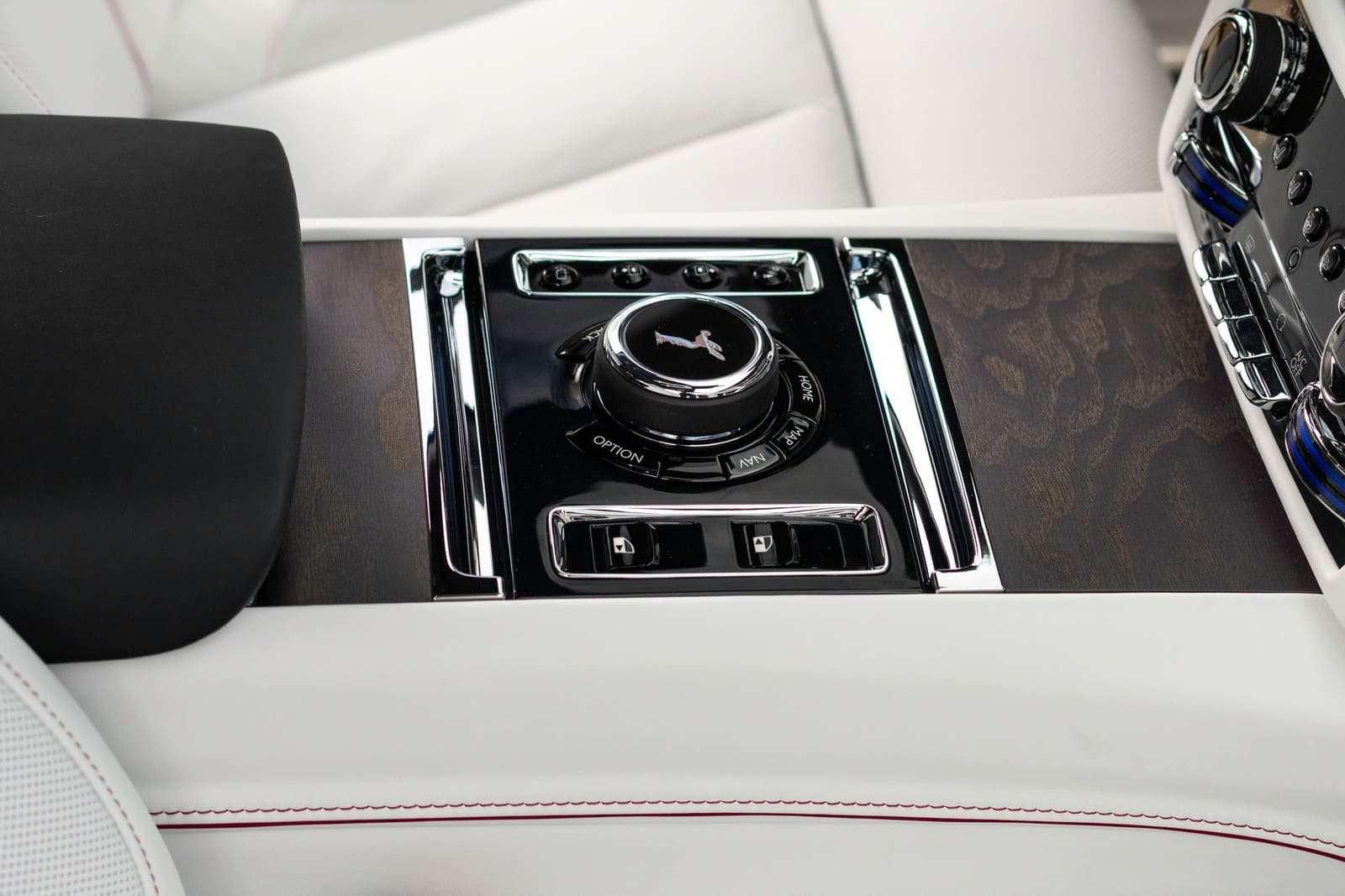 2025 - ROLLS-ROYCE GHOST SERIES II ‘ENDEAVOUR’ IN EMPERADOR TRUFFLE, foto 12