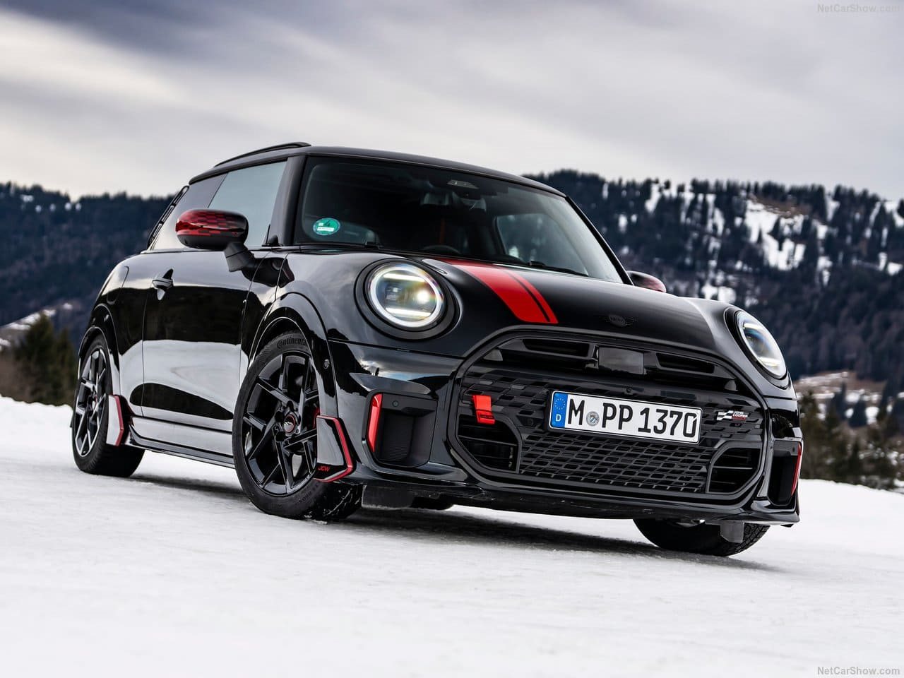 MINI JOHN COOPER WORKS WITH GENUINE ACCESSORIES, foto 1
