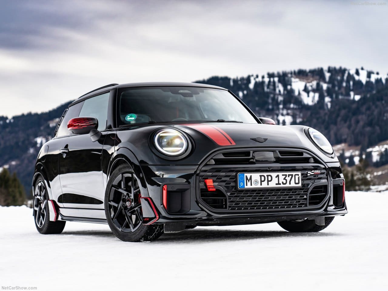 MINI JOHN COOPER WORKS WITH GENUINE ACCESSORIES, foto 2