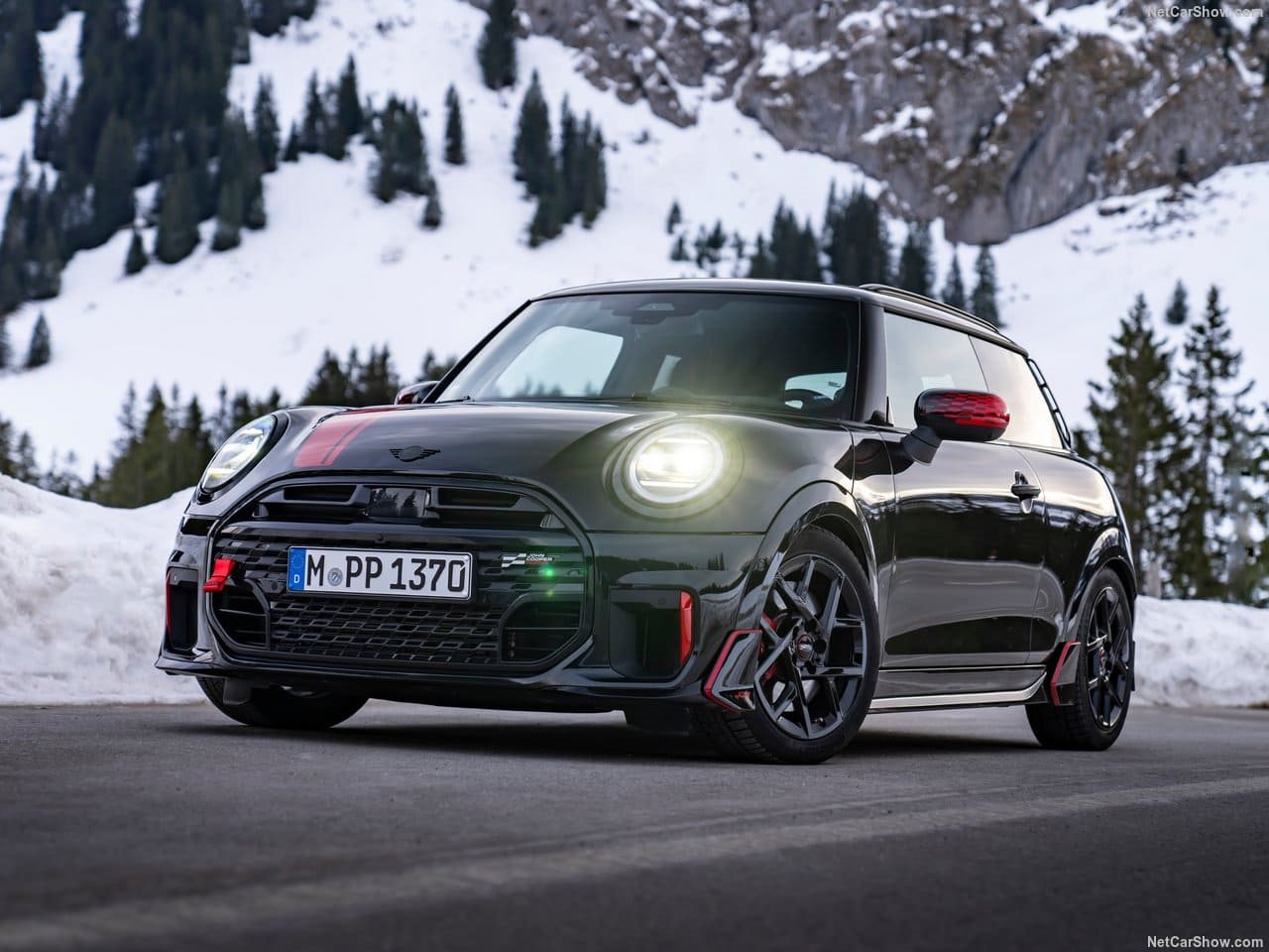 MINI JOHN COOPER WORKS WITH GENUINE ACCESSORIES, foto 3