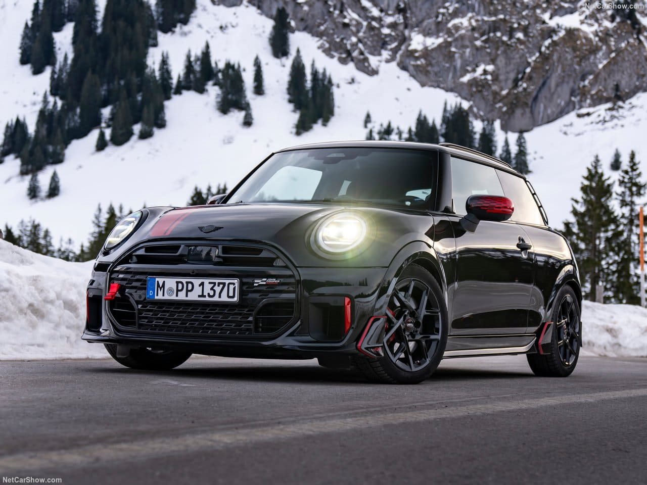 MINI JOHN COOPER WORKS WITH GENUINE ACCESSORIES, foto 4