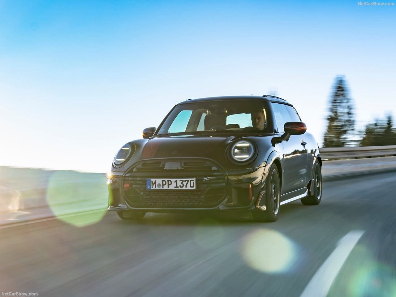 MINI JOHN COOPER WORKS WITH GENUINE ACCESSORIES, foto 6