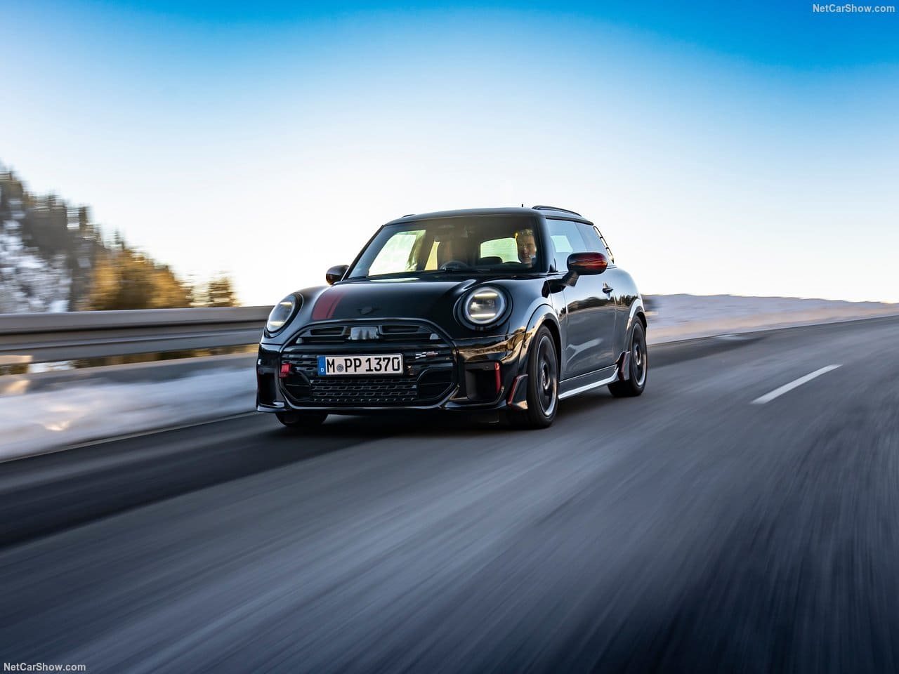 MINI JOHN COOPER WORKS WITH GENUINE ACCESSORIES, foto 7
