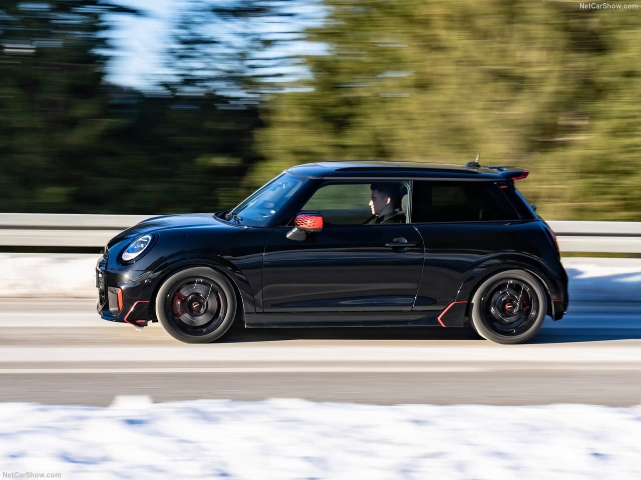 MINI JOHN COOPER WORKS WITH GENUINE ACCESSORIES, foto 18