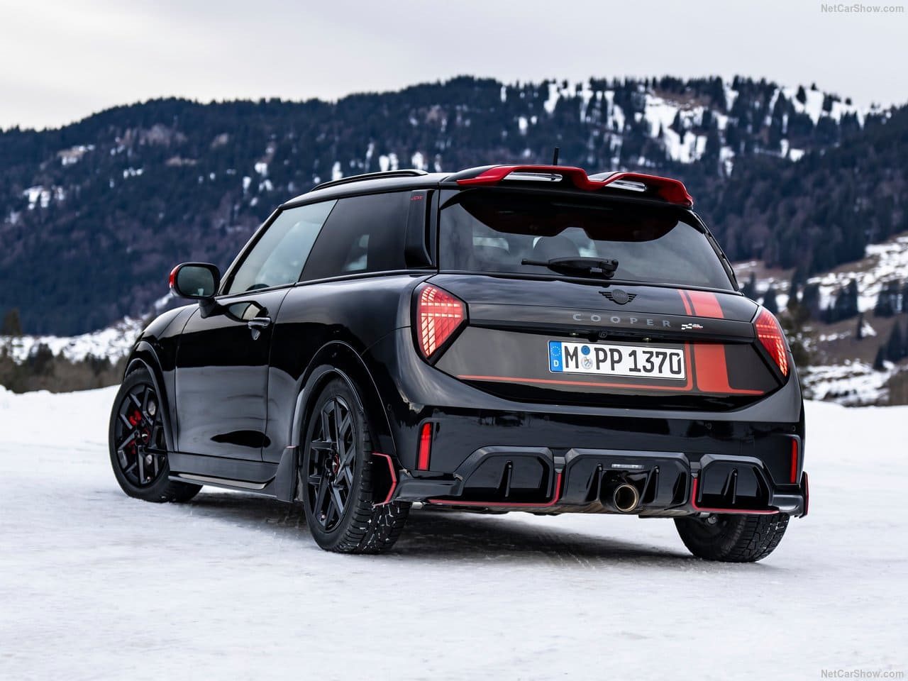 MINI JOHN COOPER WORKS WITH GENUINE ACCESSORIES, foto 20