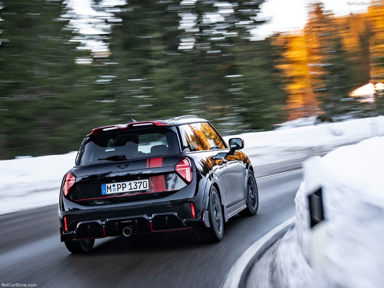 MINI JOHN COOPER WORKS WITH GENUINE ACCESSORIES, foto 23