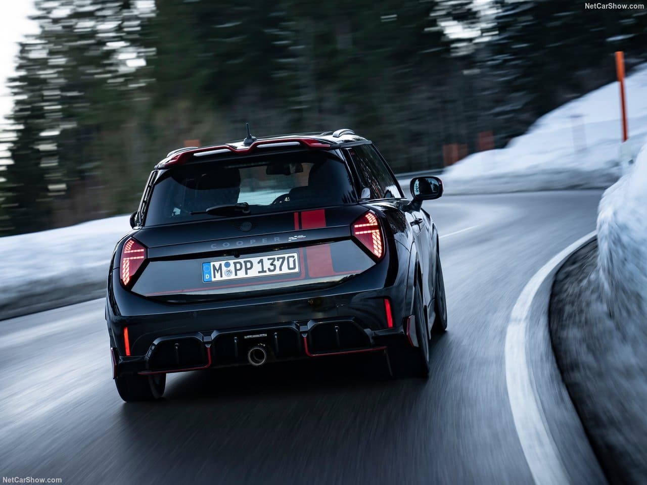 MINI JOHN COOPER WORKS WITH GENUINE ACCESSORIES, foto 24