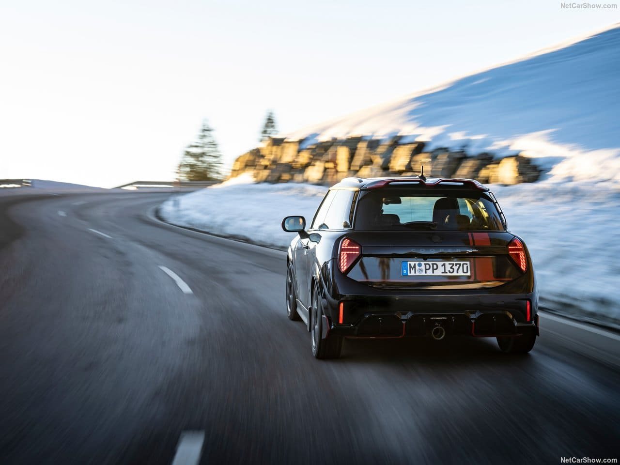 MINI JOHN COOPER WORKS WITH GENUINE ACCESSORIES, foto 25