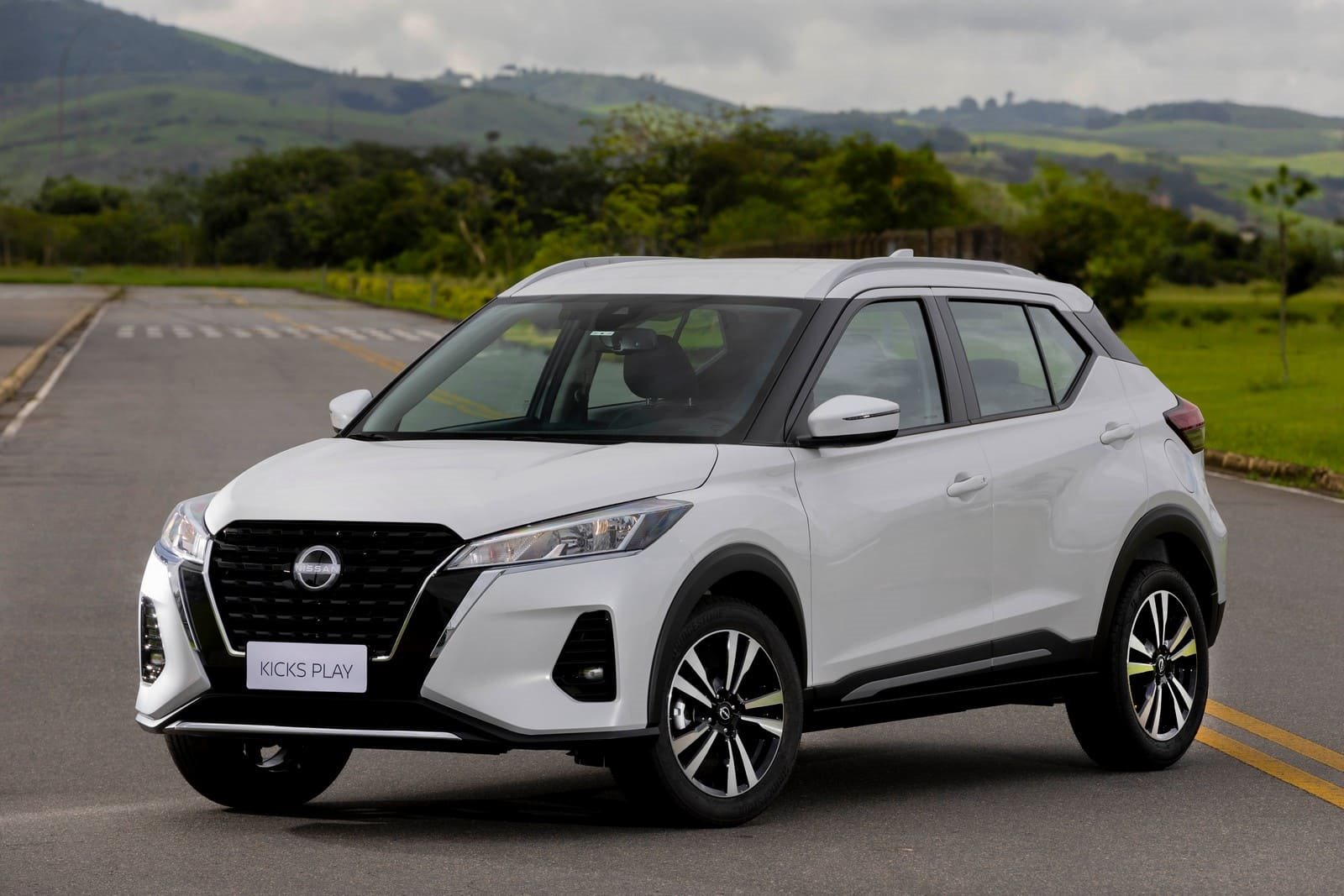 NISSAN KICKS PLAY, foto 1