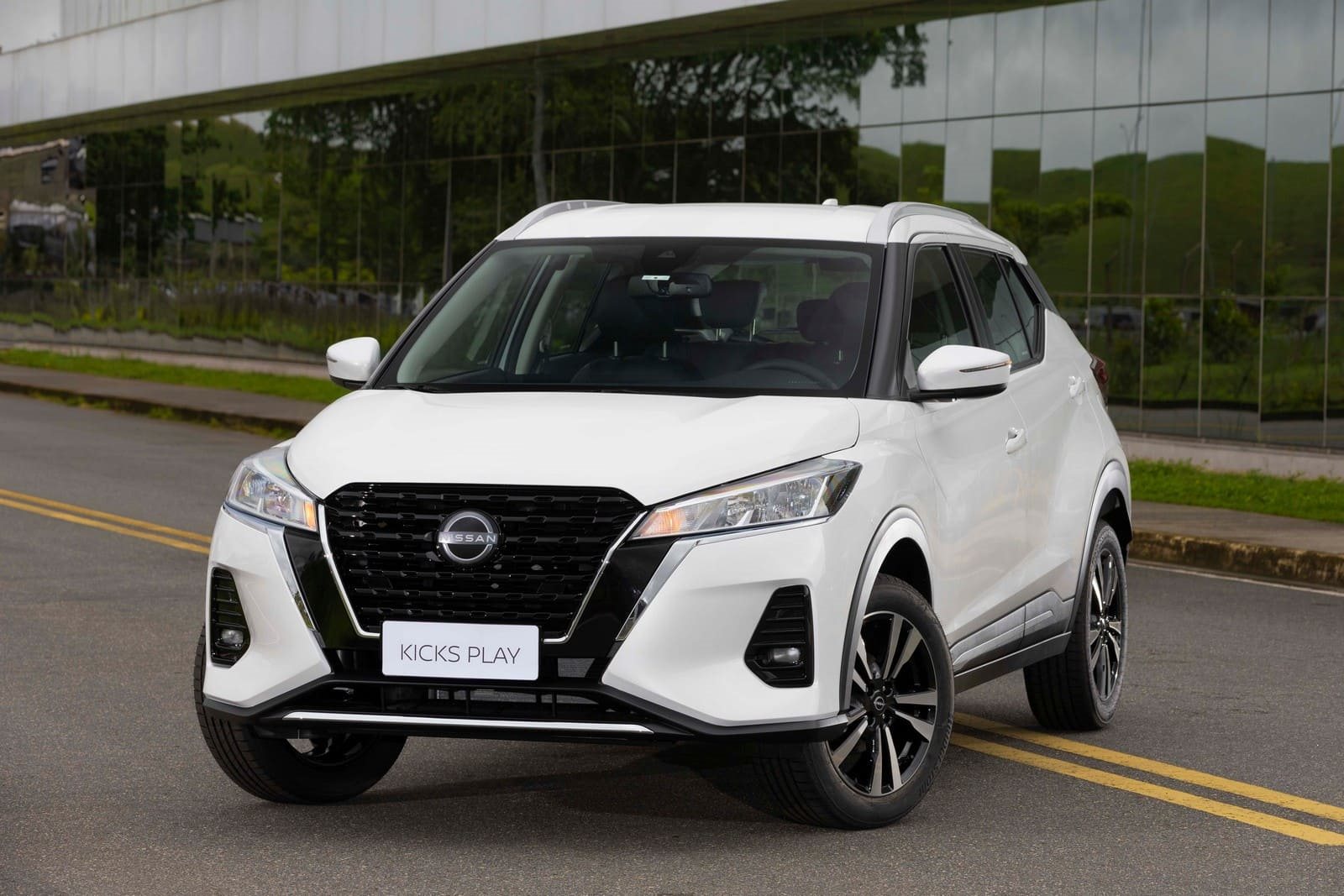 NISSAN KICKS PLAY, foto 2