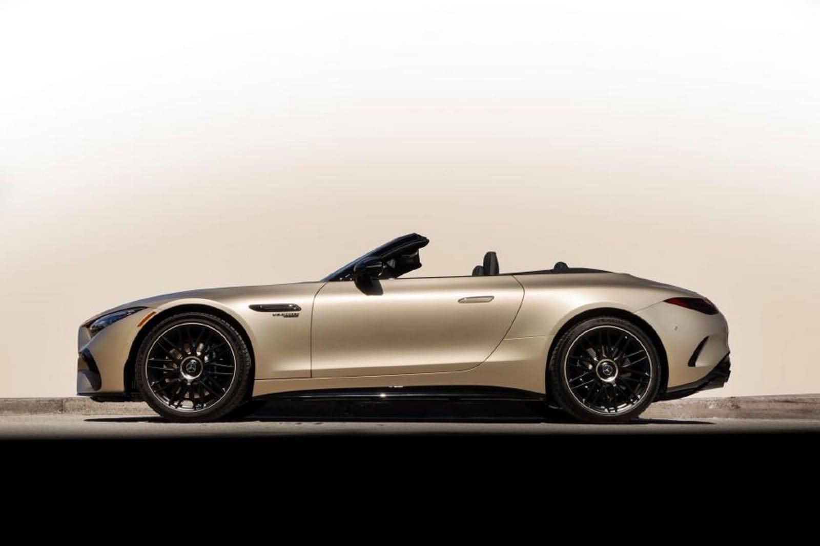 2025 - MERCEDES-AMG SL 63 MANUFAKTUR GOLDEN COAST, foto 3