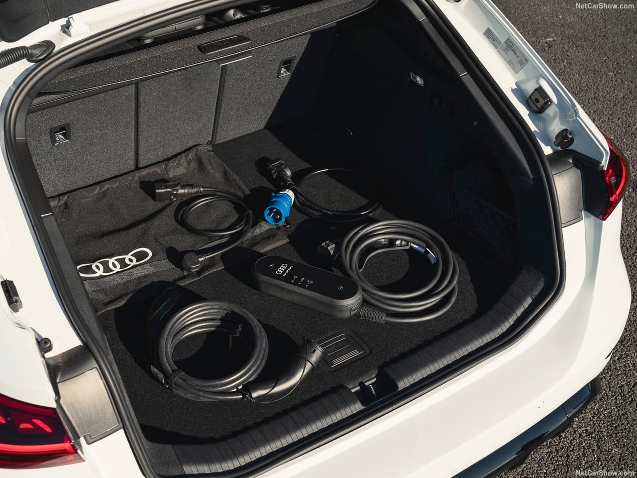2025 - AUDI S6 AVANT E-TRON UK VERSION, foto 116