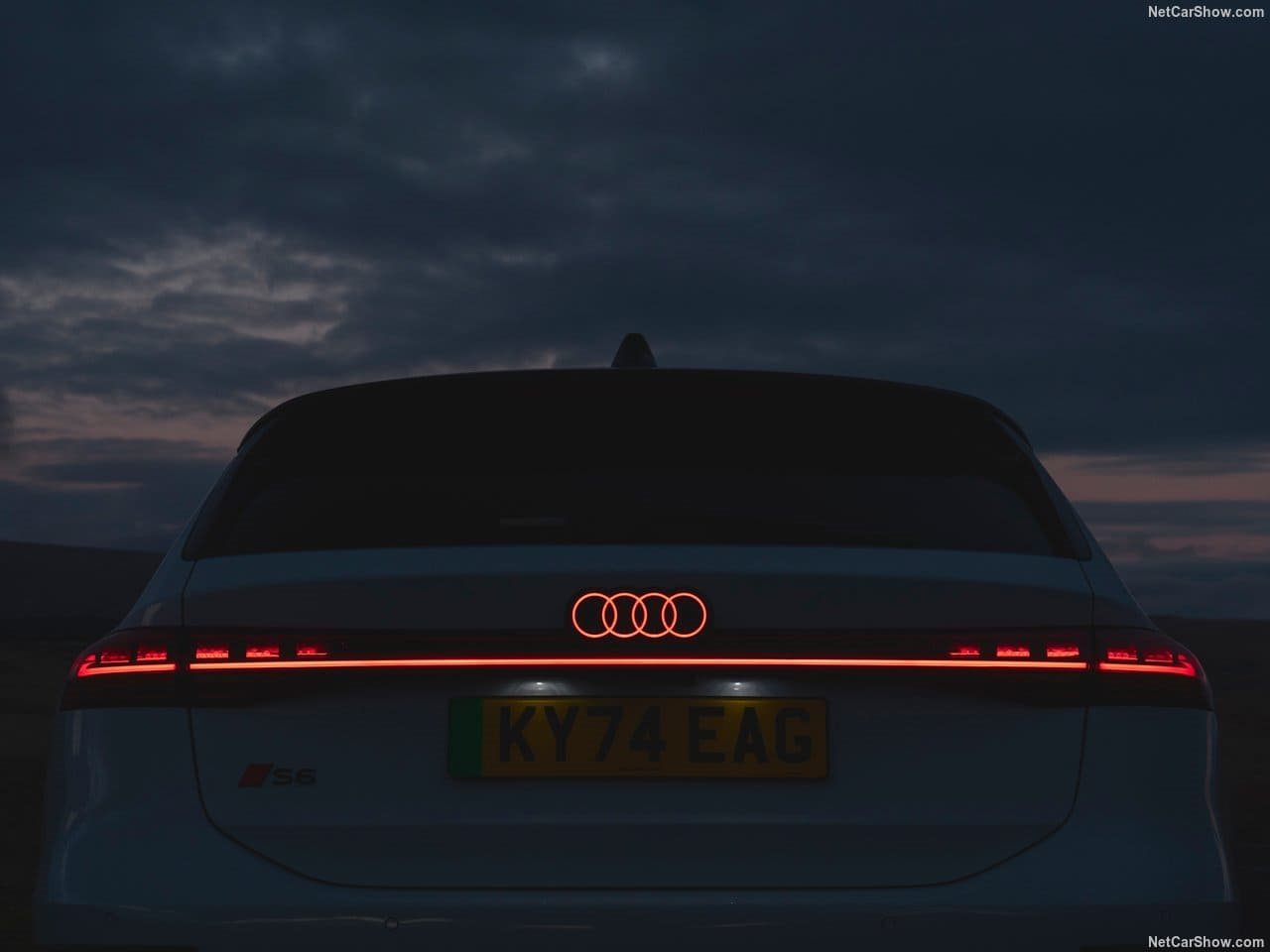 2025 - AUDI S6 AVANT E-TRON UK VERSION, foto 129