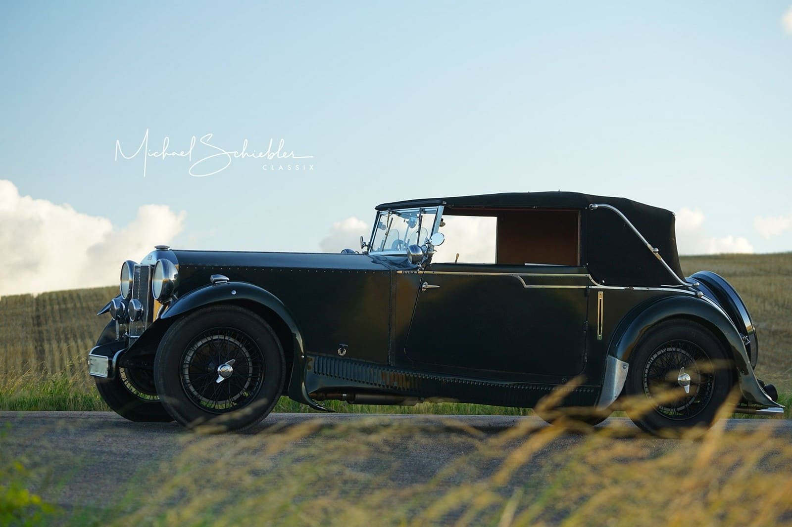 1932 - INVICTA 3 LITRE SALMONS & SONS CABRIOLET, foto 1