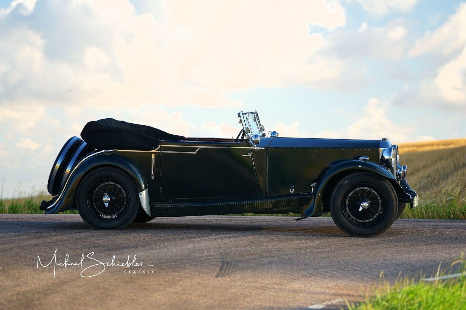 1932 - INVICTA 3 LITRE SALMONS & SONS CABRIOLET, foto 2