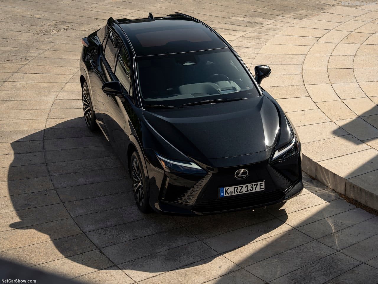 LEXUS RZ, foto 1