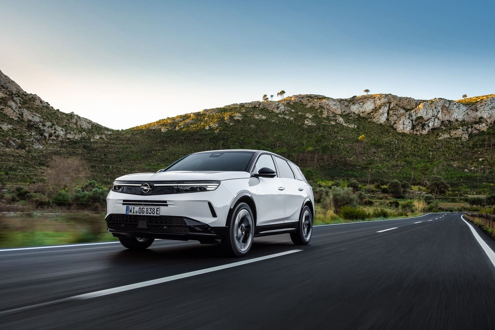 2025 - OPEL GRANDLAND PHEV WHITE, foto 3