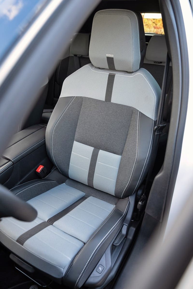 2025 - OPEL GRANDLAND PHEV WHITE, foto 34