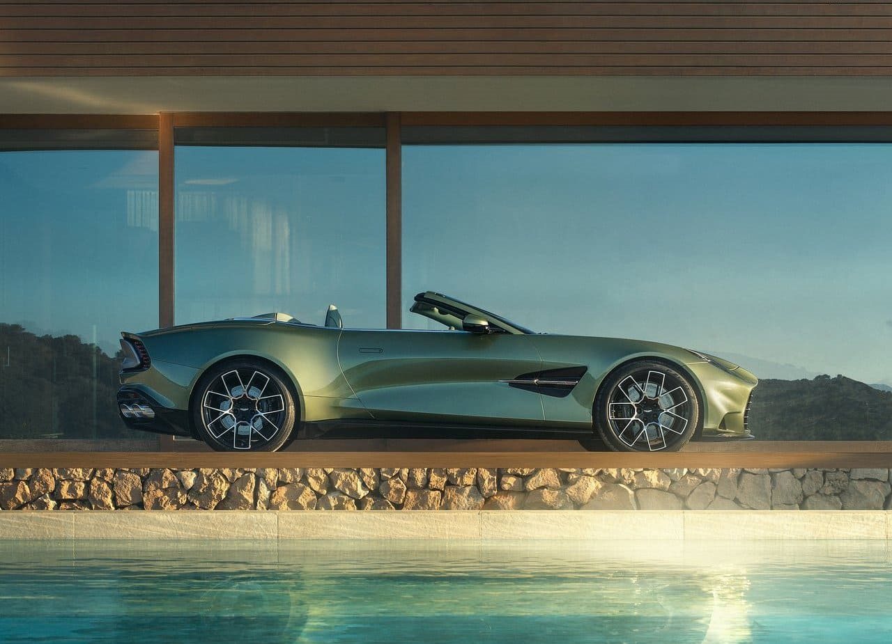 2026 - ASTON MARTIN VANQUISH VOLANTE, foto 3