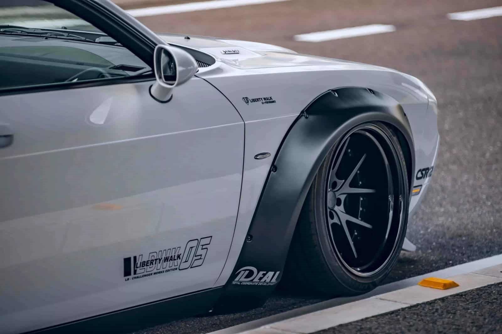 DODGE CHALLENGER BY LIBERTY WALK, foto 4