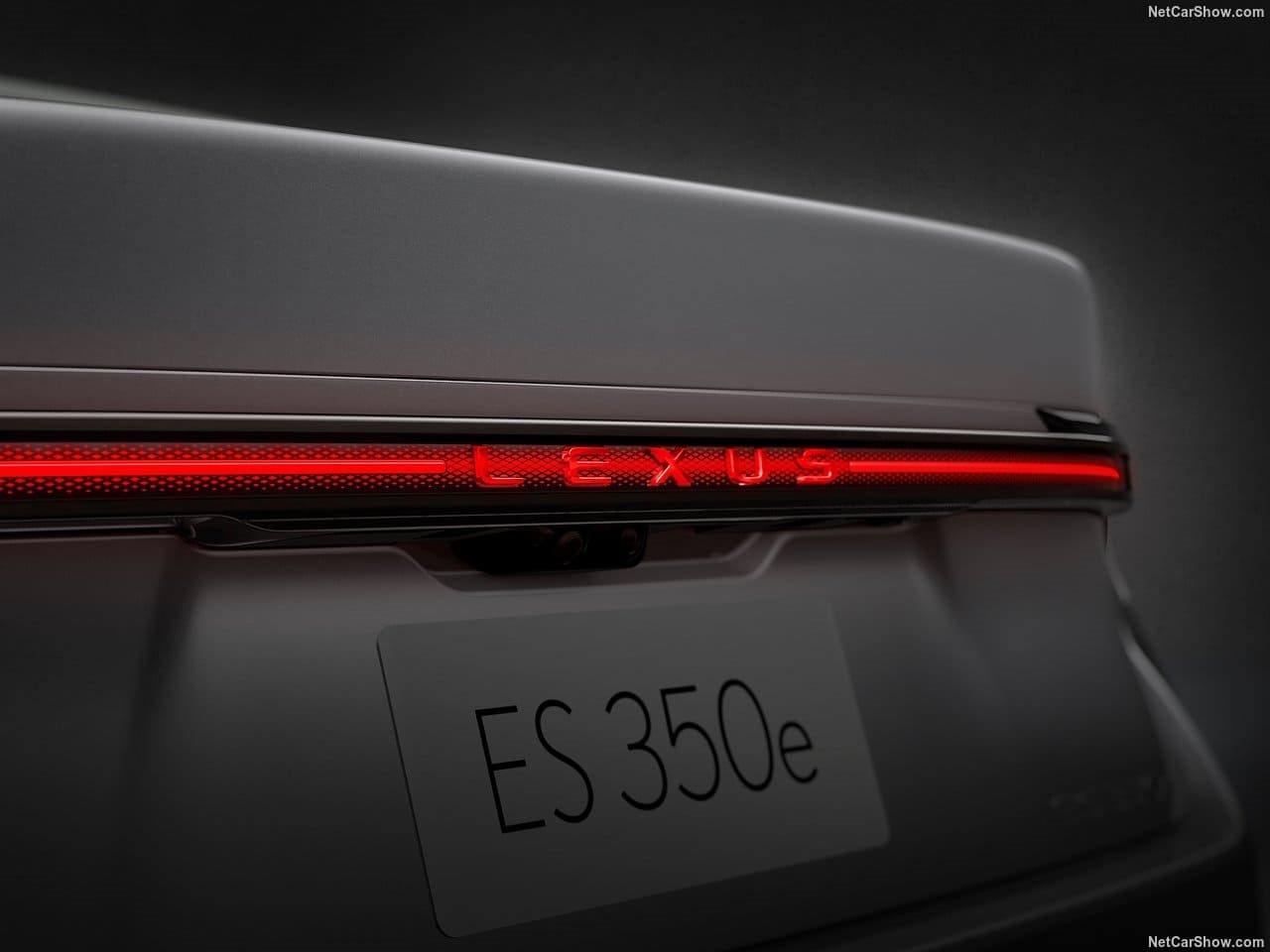 LEXUS ES, foto 30