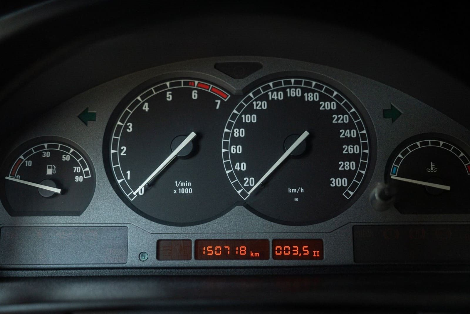 BMW 850i STERLING SILVER, foto 47
