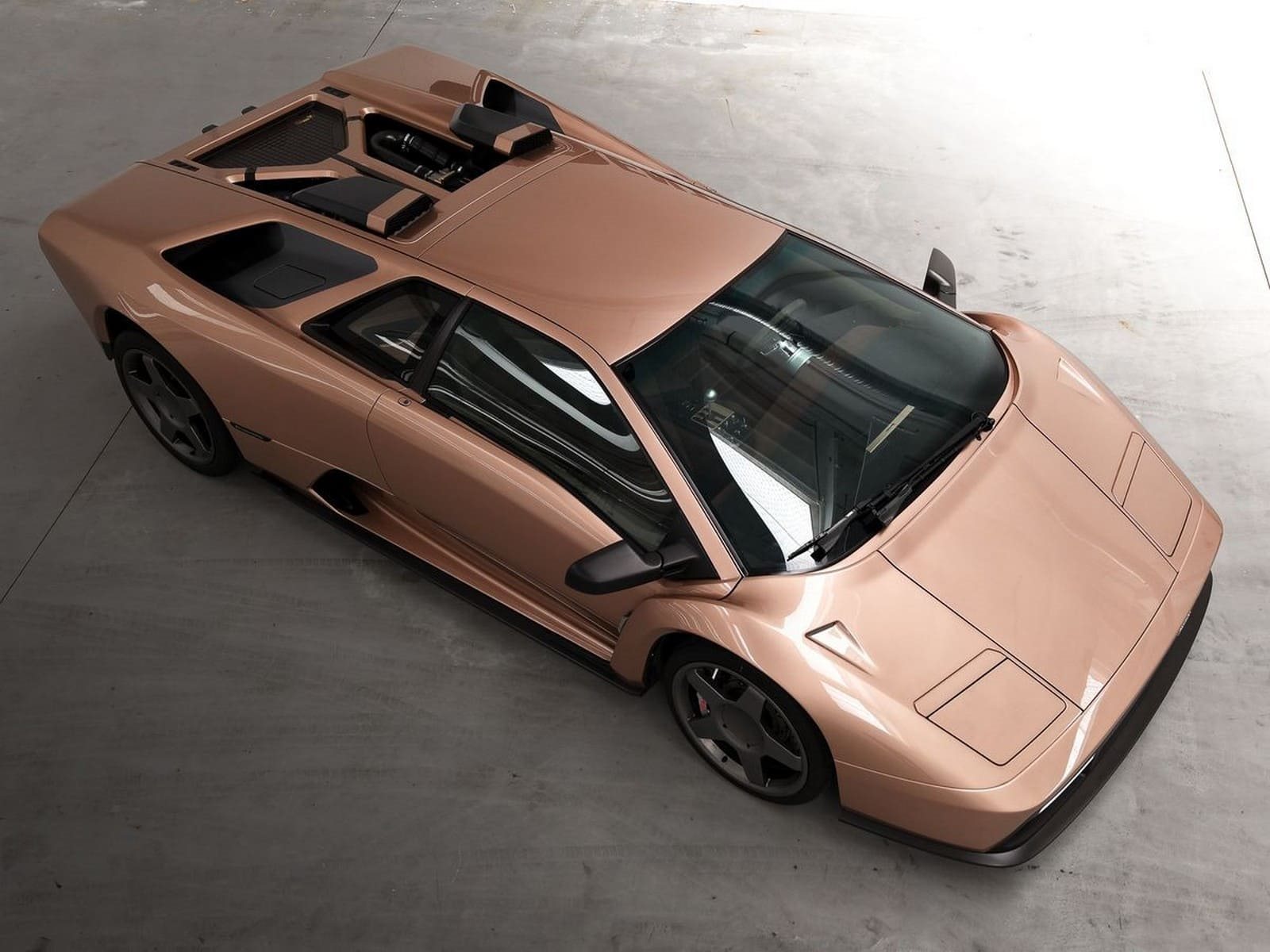 2025 - ECCENTRICA V12 ‘ROSE PHOENIX’, foto 1