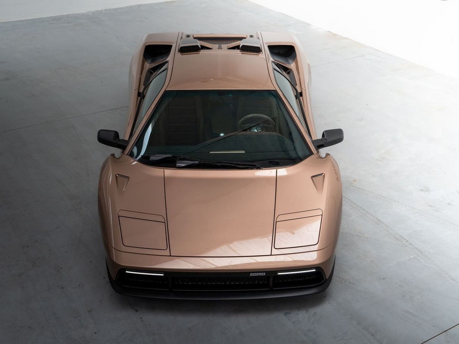 2025 - ECCENTRICA V12 ‘ROSE PHOENIX’, foto 2
