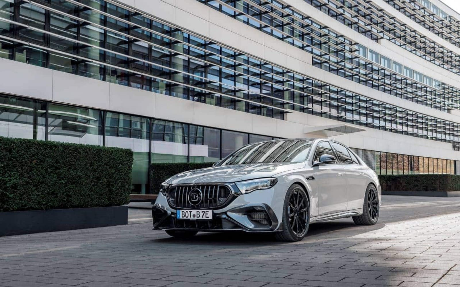 2025 - MERCEDES-AMG E 53 HYBRID BRABUS 700, foto 1