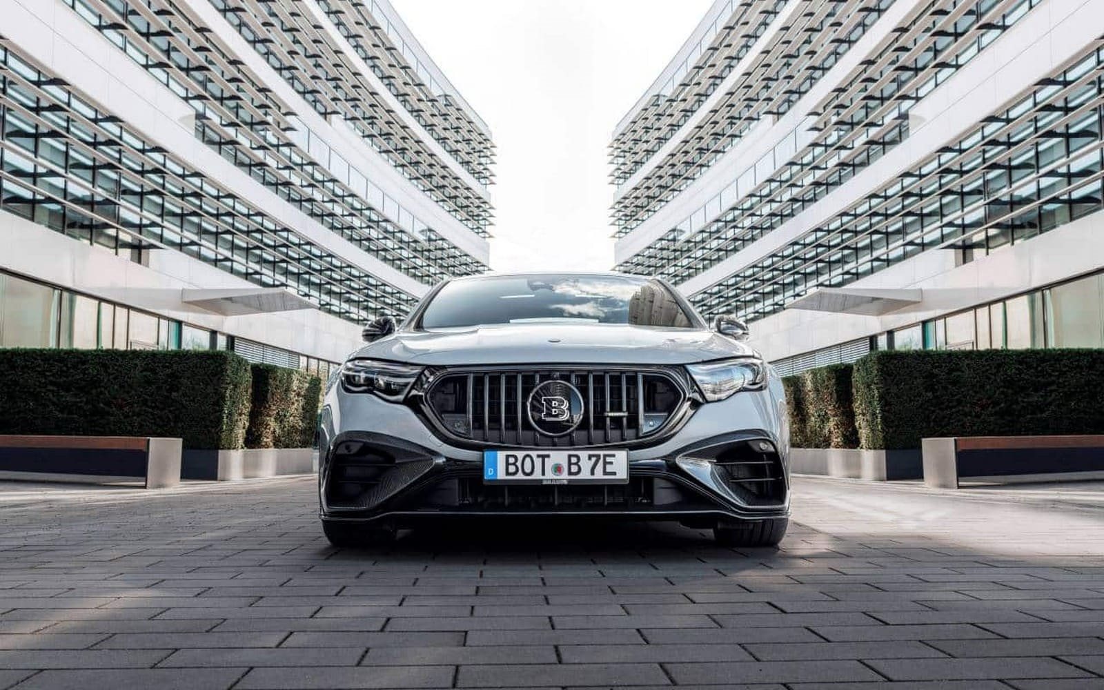 2025 - MERCEDES-AMG E 53 HYBRID BRABUS 700, foto 2