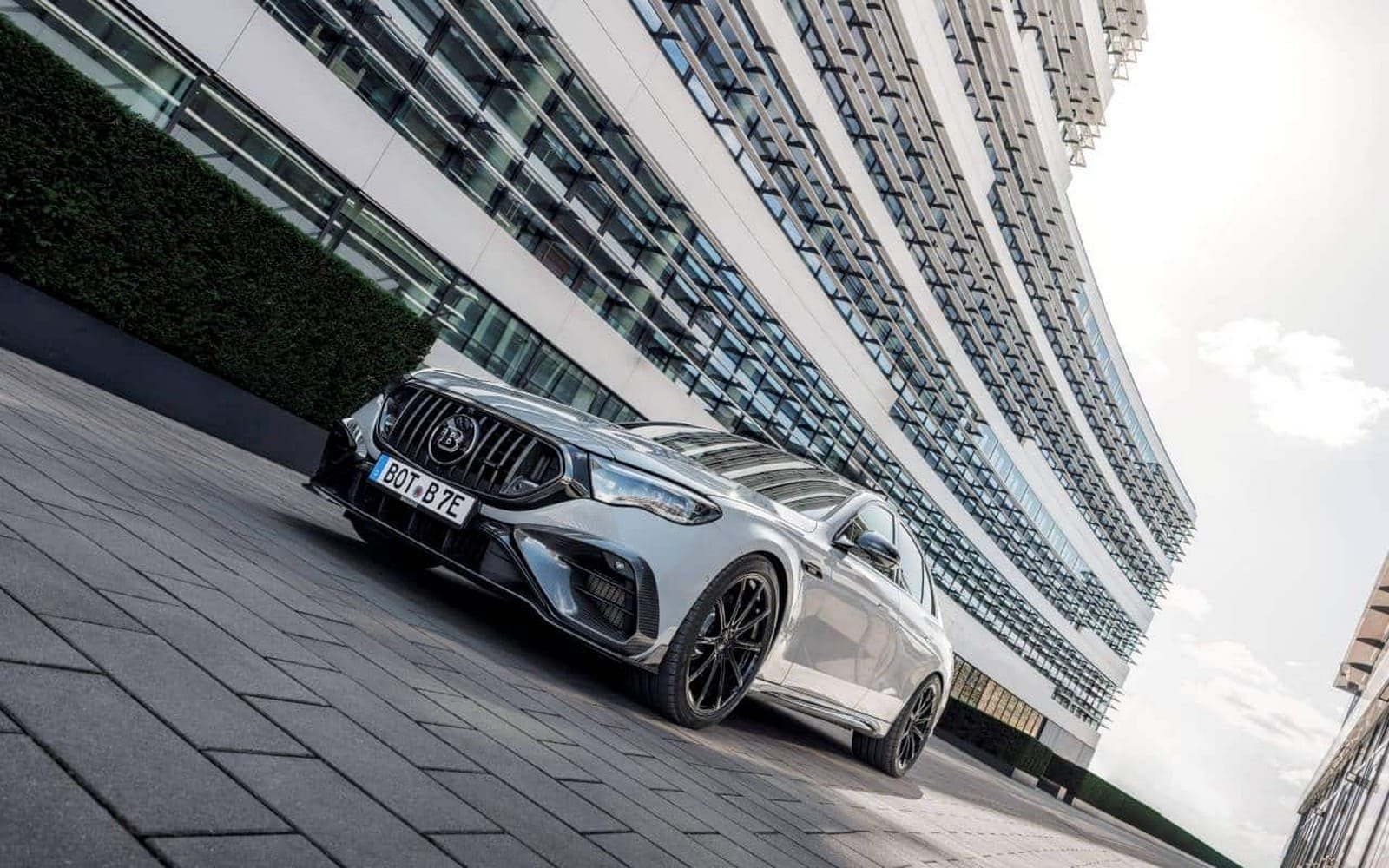 2025 - MERCEDES-AMG E 53 HYBRID BRABUS 700, foto 3