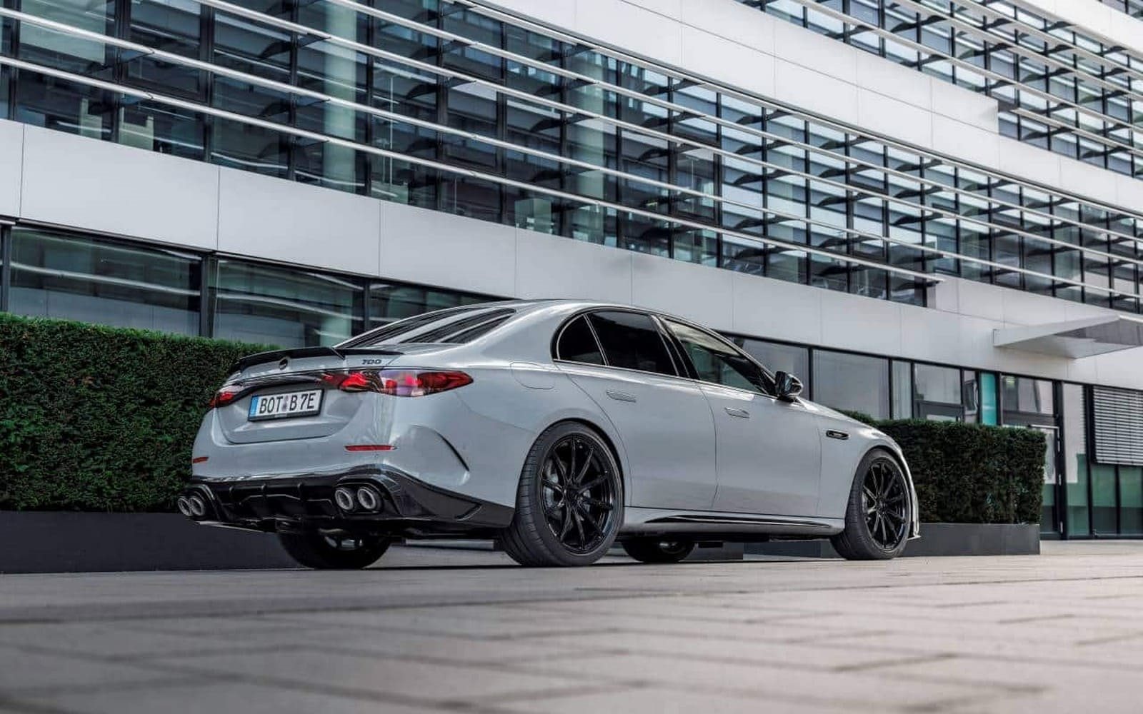 2025 - MERCEDES-AMG E 53 HYBRID BRABUS 700, foto 6