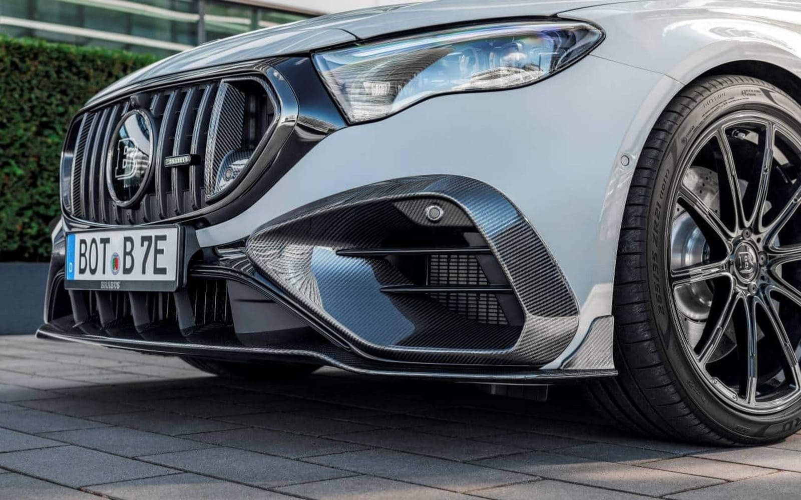 2025 - MERCEDES-AMG E 53 HYBRID BRABUS 700, foto 9