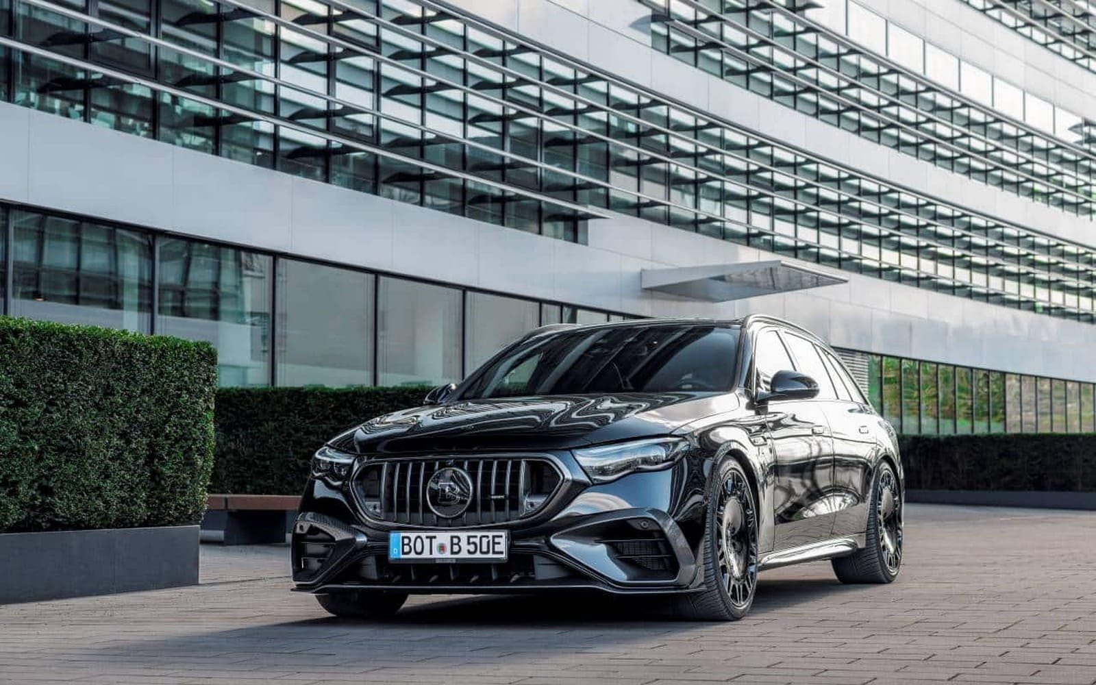 2025 - MERCEDES-AMG E 53 HYBRID BRABUS 700, foto 18
