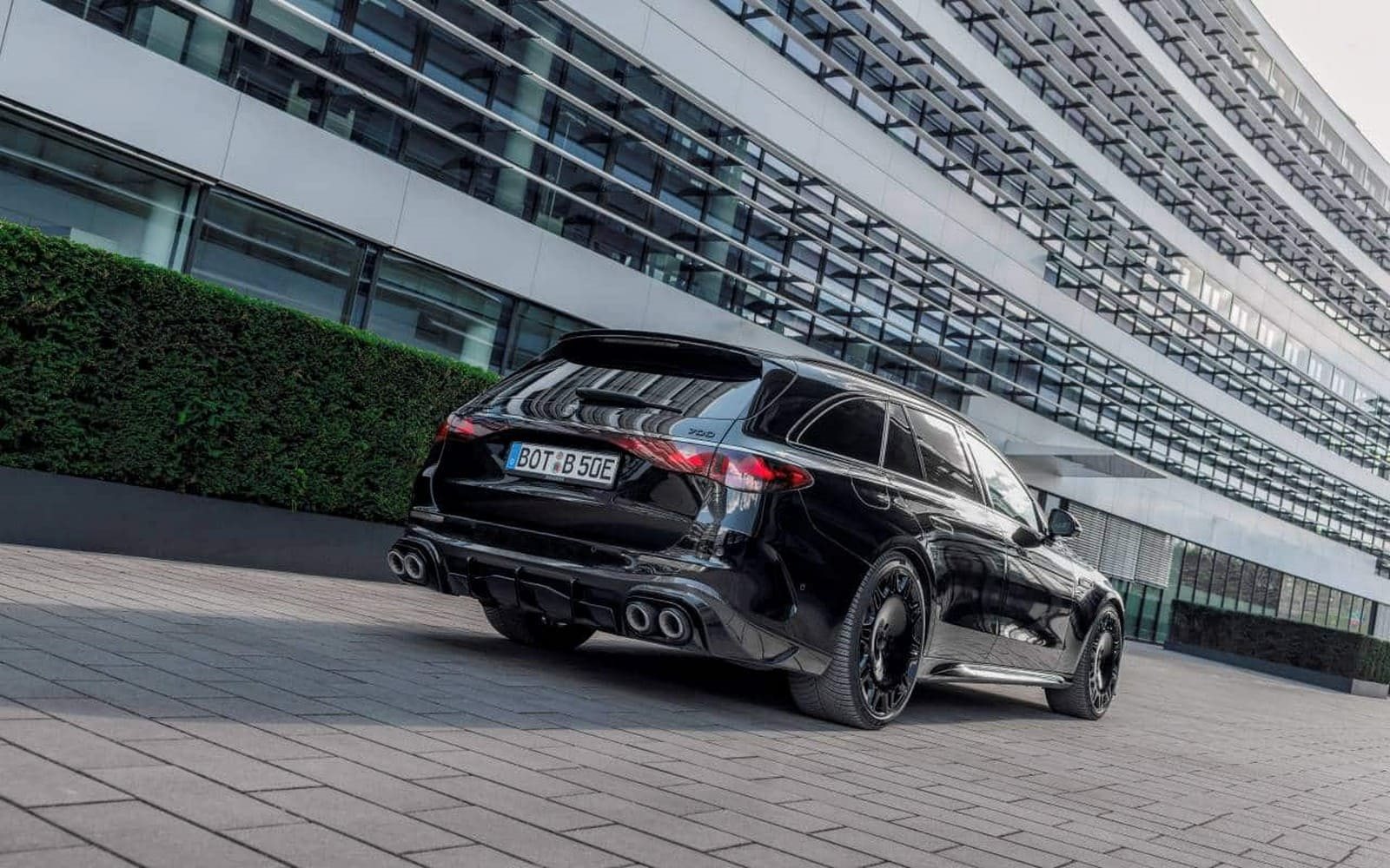 2025 - MERCEDES-AMG E 53 HYBRID BRABUS 700, foto 19