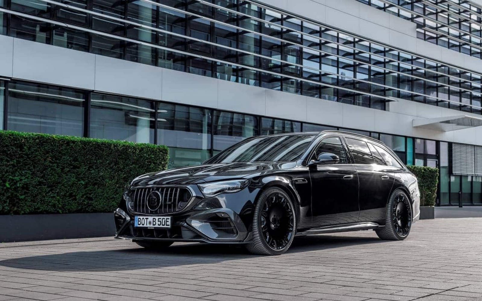 2025 - MERCEDES-AMG E 53 HYBRID BRABUS 700, foto 20