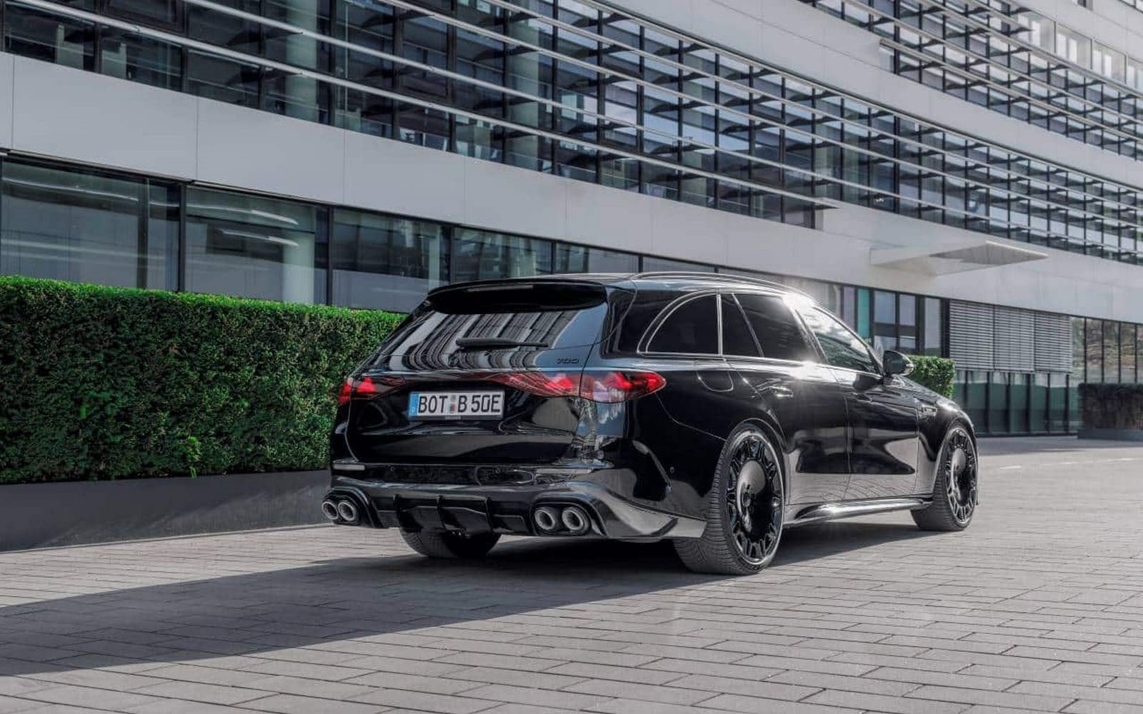 2025 - MERCEDES-AMG E 53 HYBRID BRABUS 700, foto 21