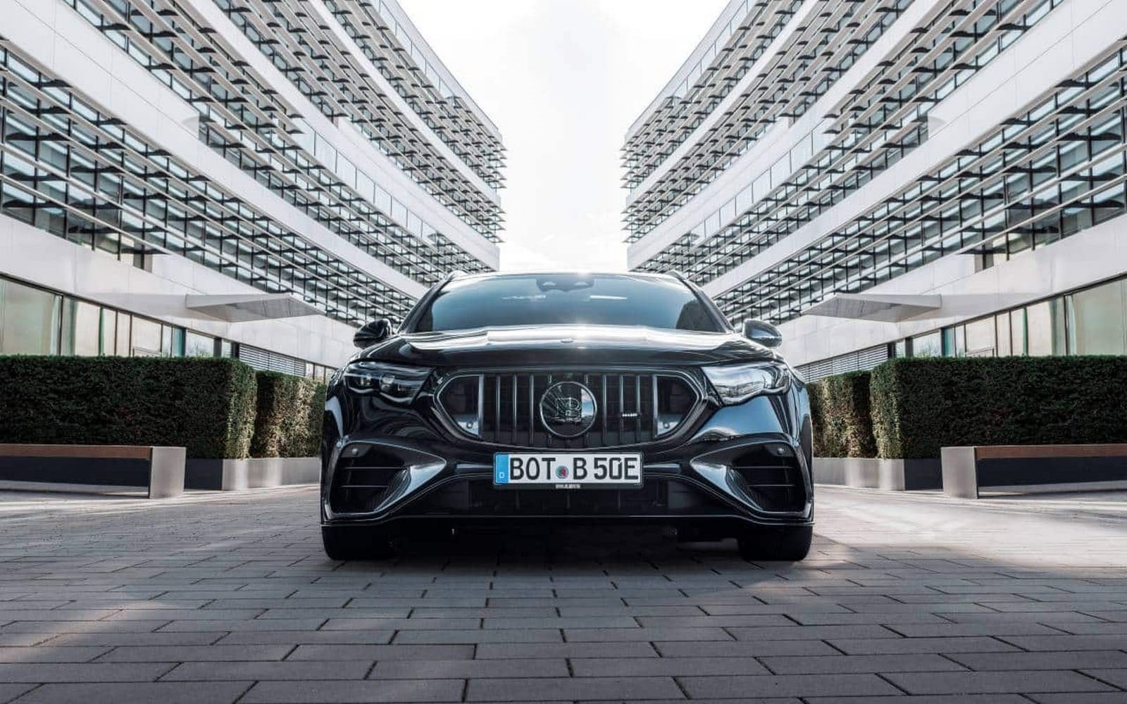 2025 - MERCEDES-AMG E 53 HYBRID BRABUS 700, foto 22