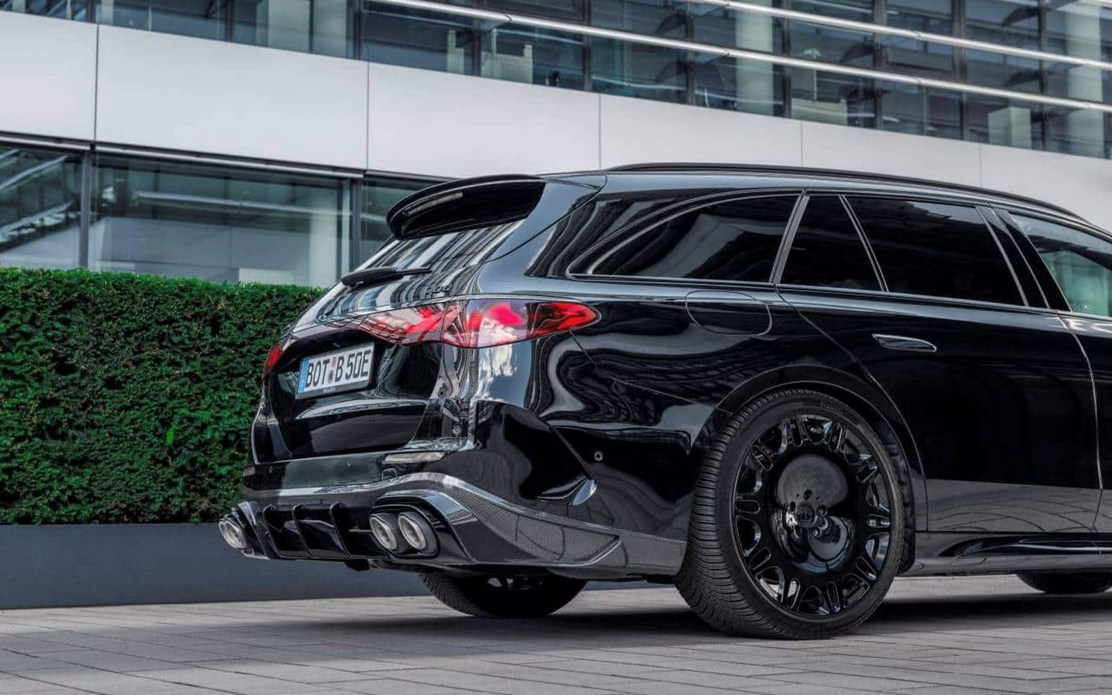 2025 - MERCEDES-AMG E 53 HYBRID BRABUS 700, foto 29