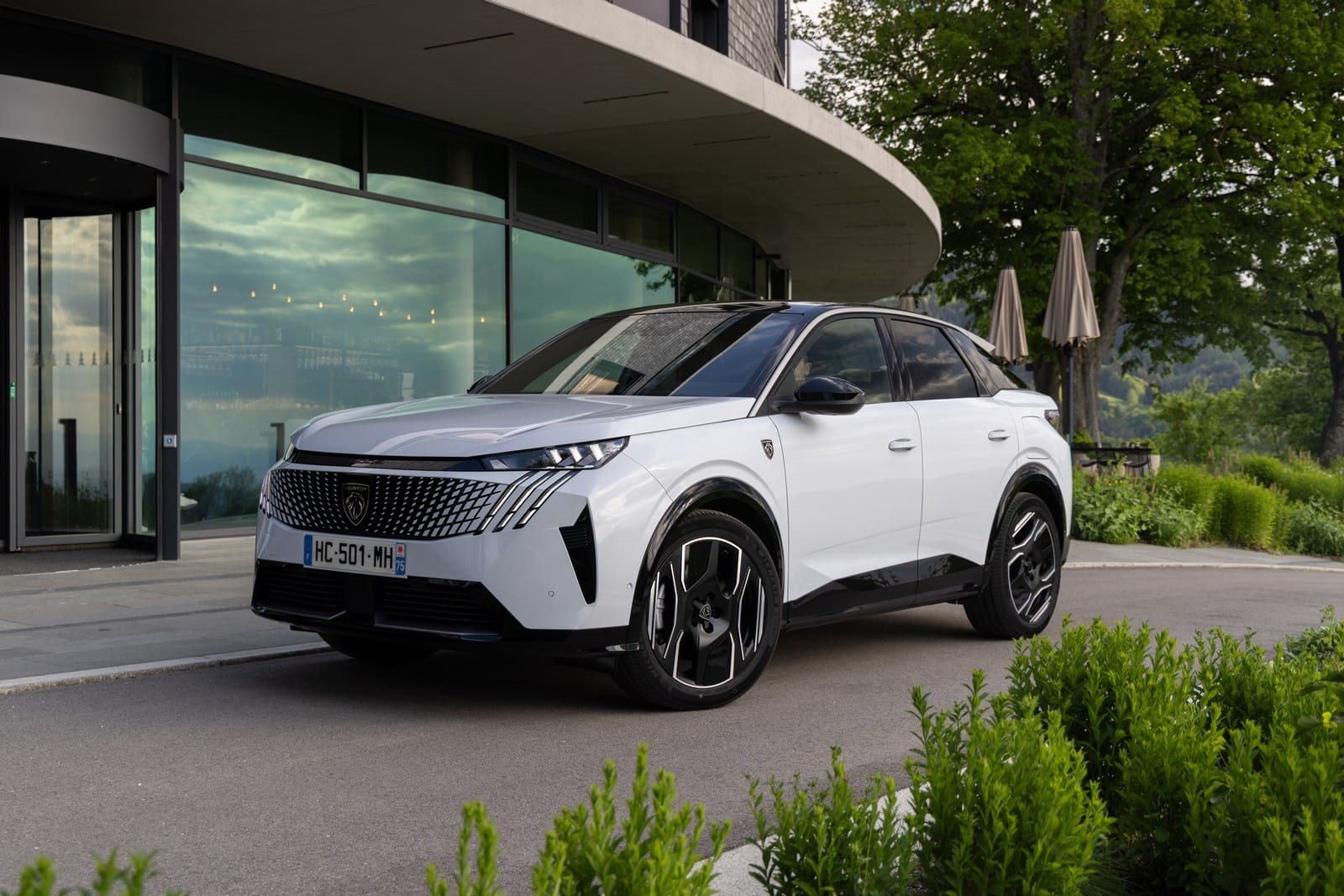 2025 - PEUGEOT E-3008 DUAL MOTOR OKENITE WHITE, foto 1