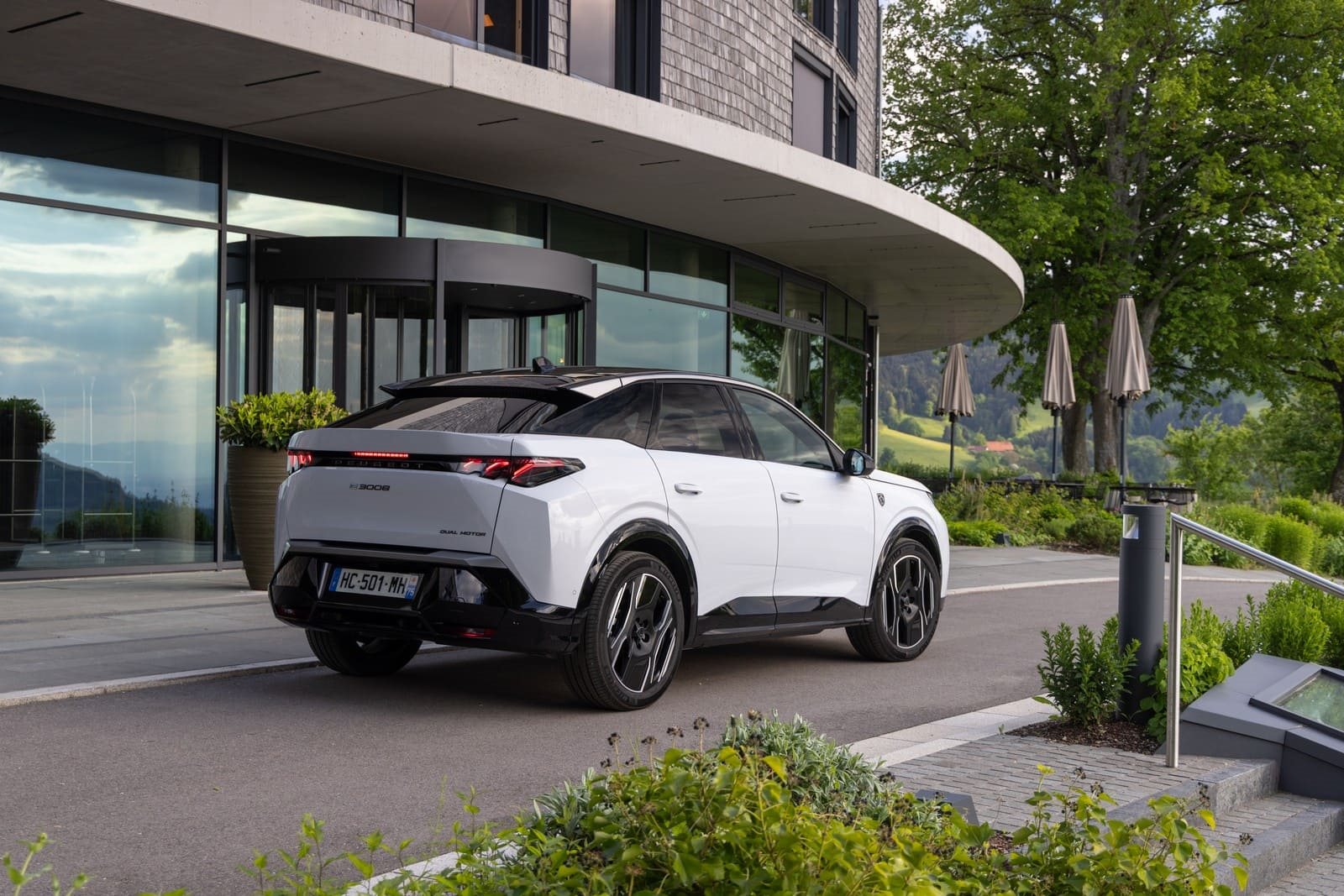 2025 - PEUGEOT E-3008 DUAL MOTOR OKENITE WHITE, foto 2