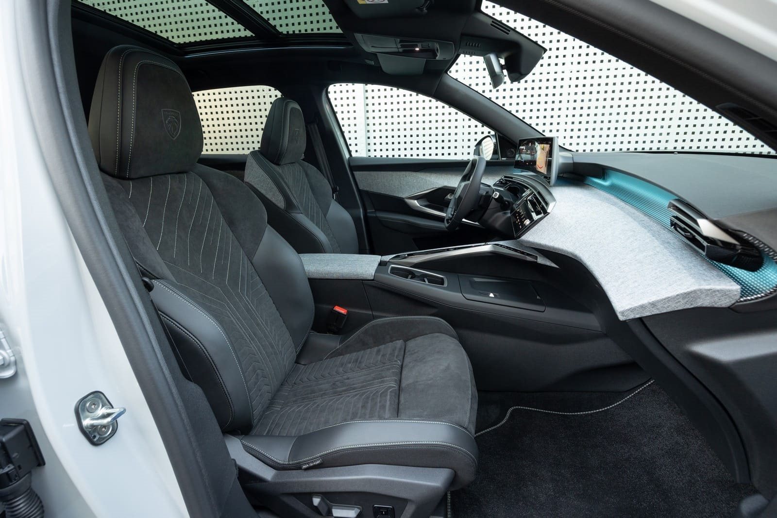 2025 - PEUGEOT E-3008 DUAL MOTOR OKENITE WHITE, foto 111