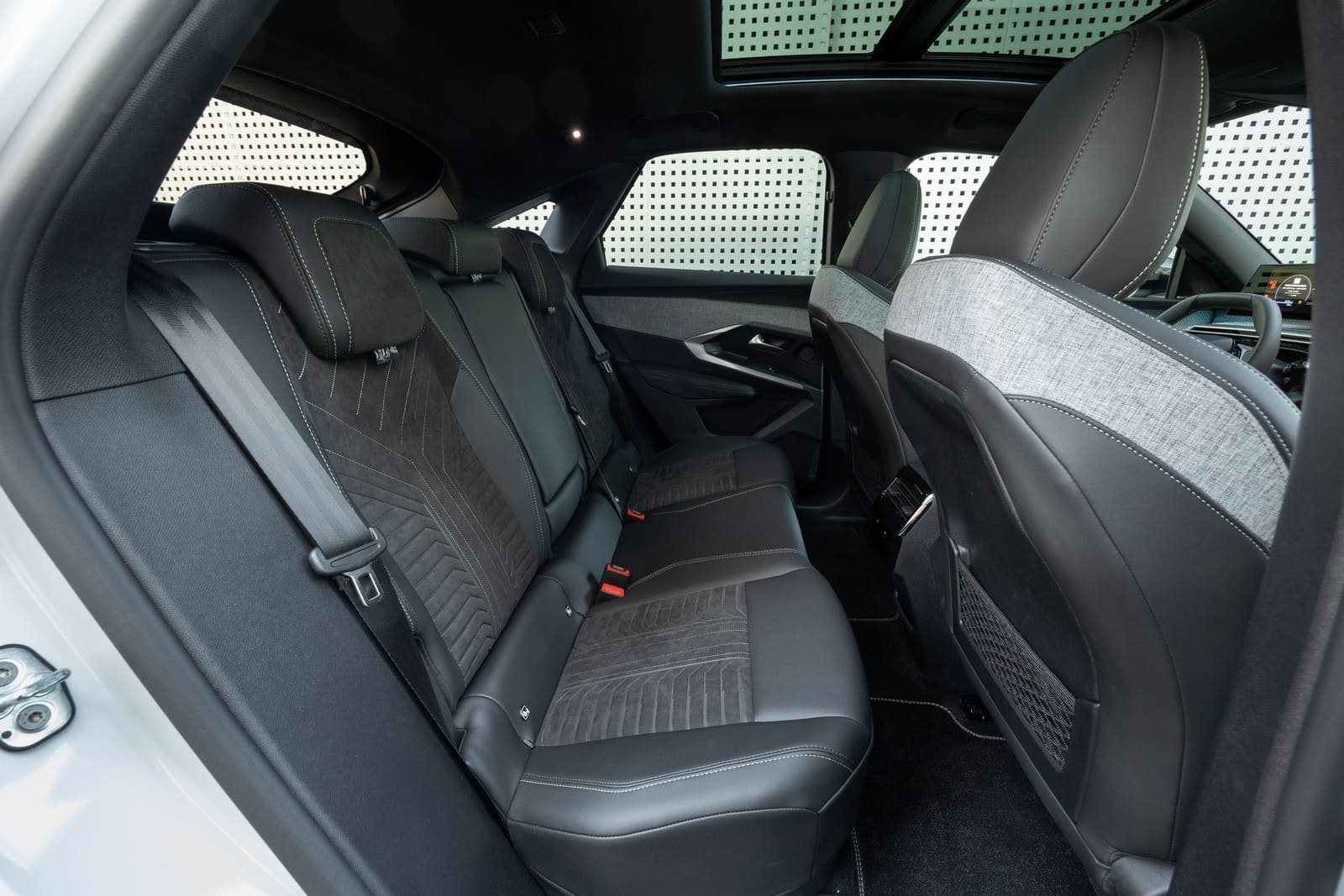 2025 - PEUGEOT E-3008 DUAL MOTOR OKENITE WHITE, foto 112