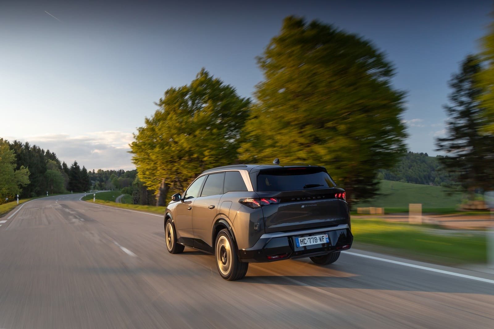 2025 - PEUGEOT E-5008 DUAL MOTOR TITANE GREY, foto 35