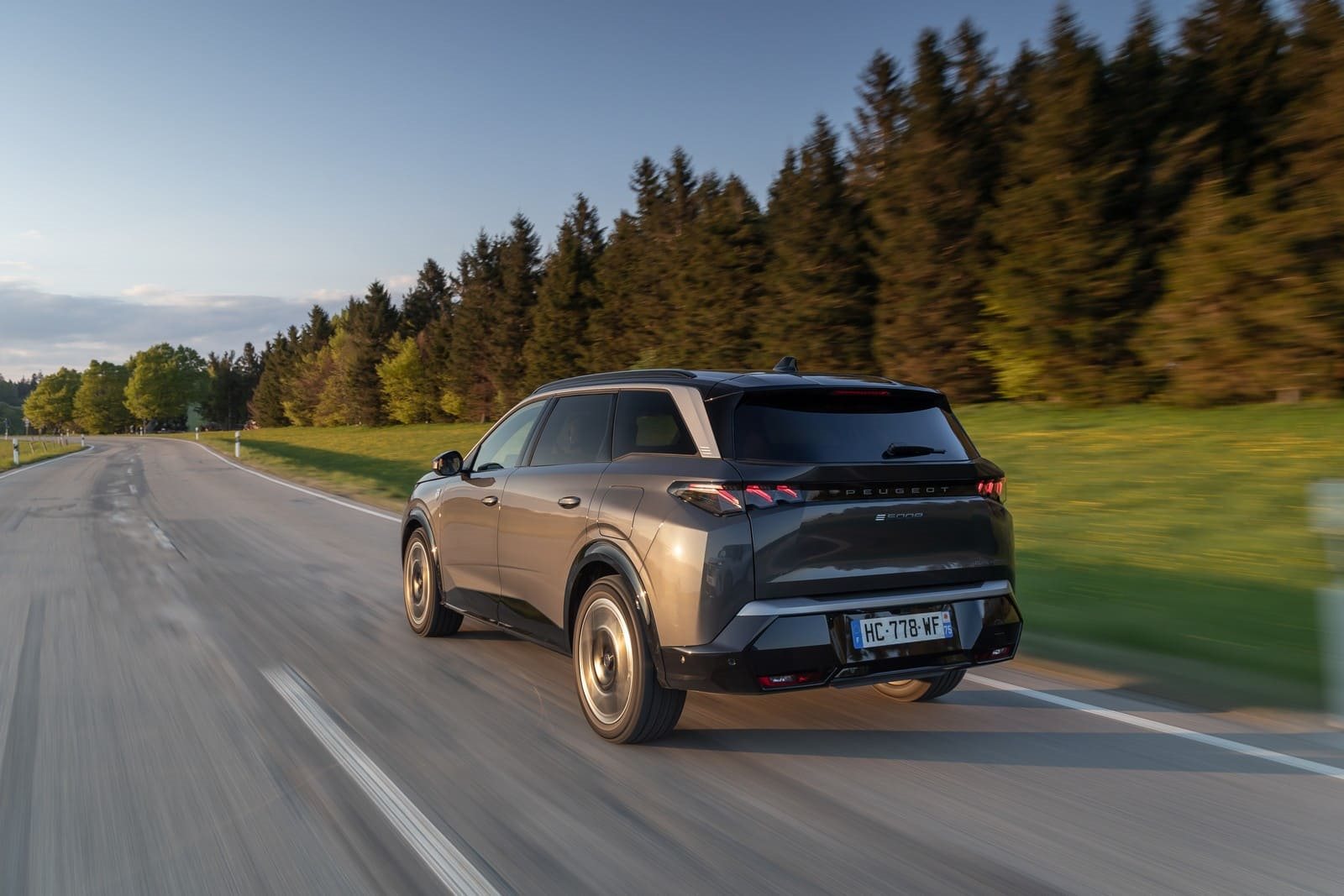 2025 - PEUGEOT E-5008 DUAL MOTOR TITANE GREY, foto 36
