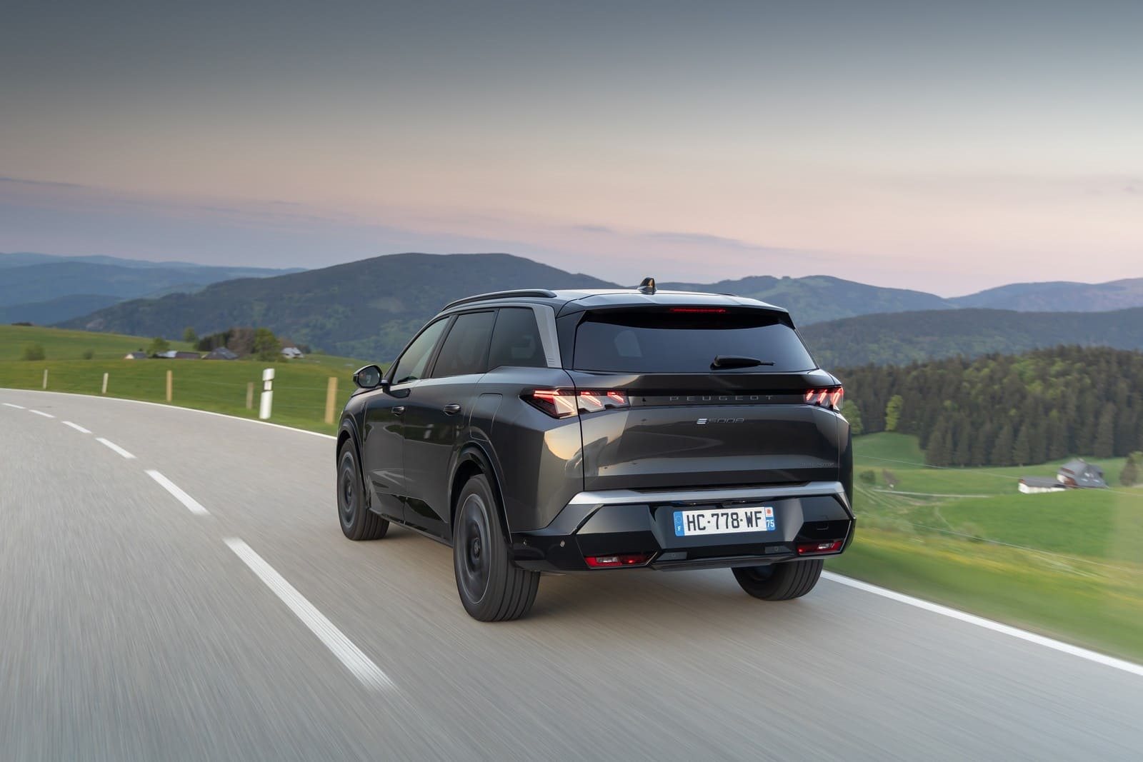 2025 - PEUGEOT E-5008 DUAL MOTOR TITANE GREY, foto 43
