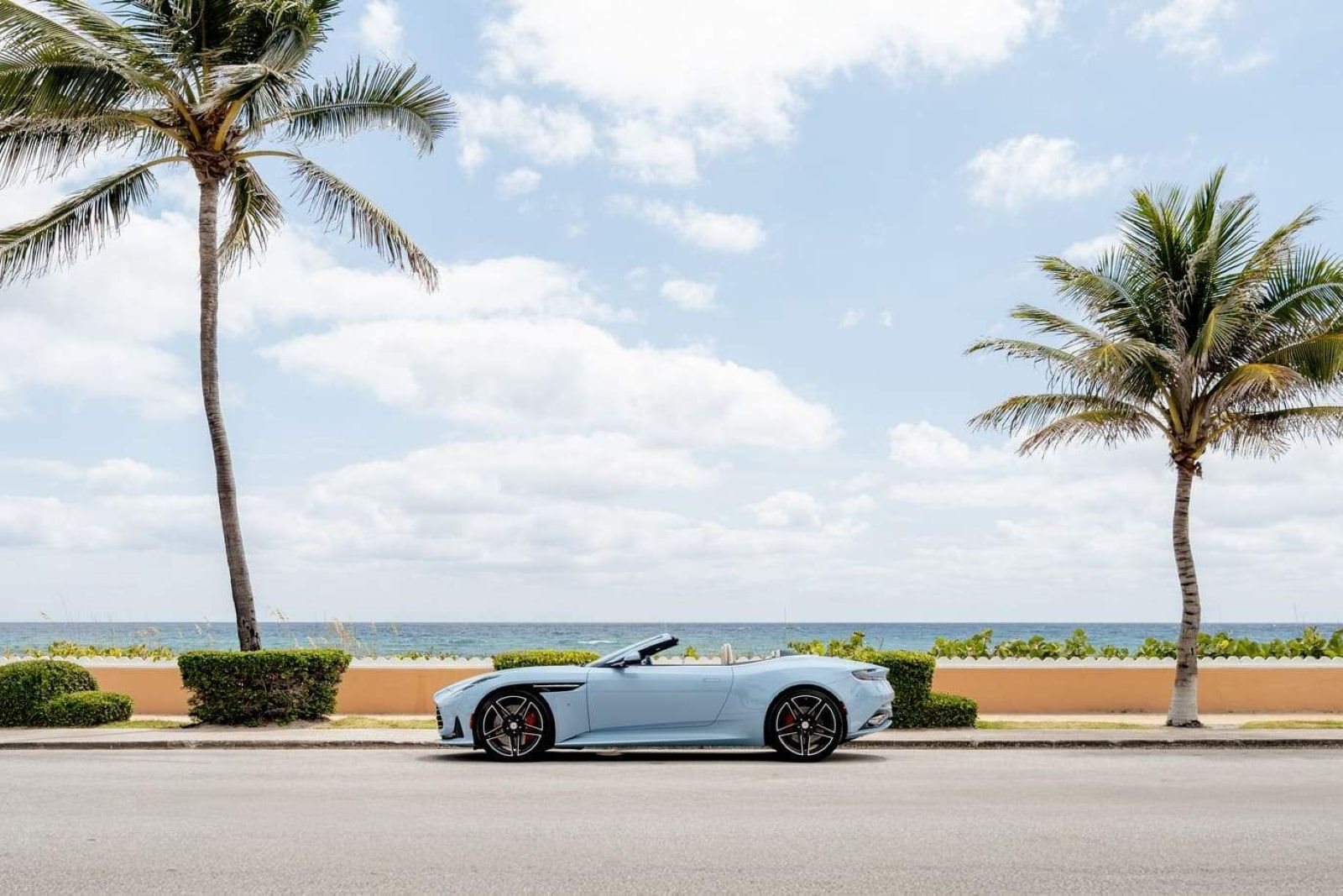 ASTON MARTIN DB12 VOLANTE PALM BEACH EDITION, foto 2