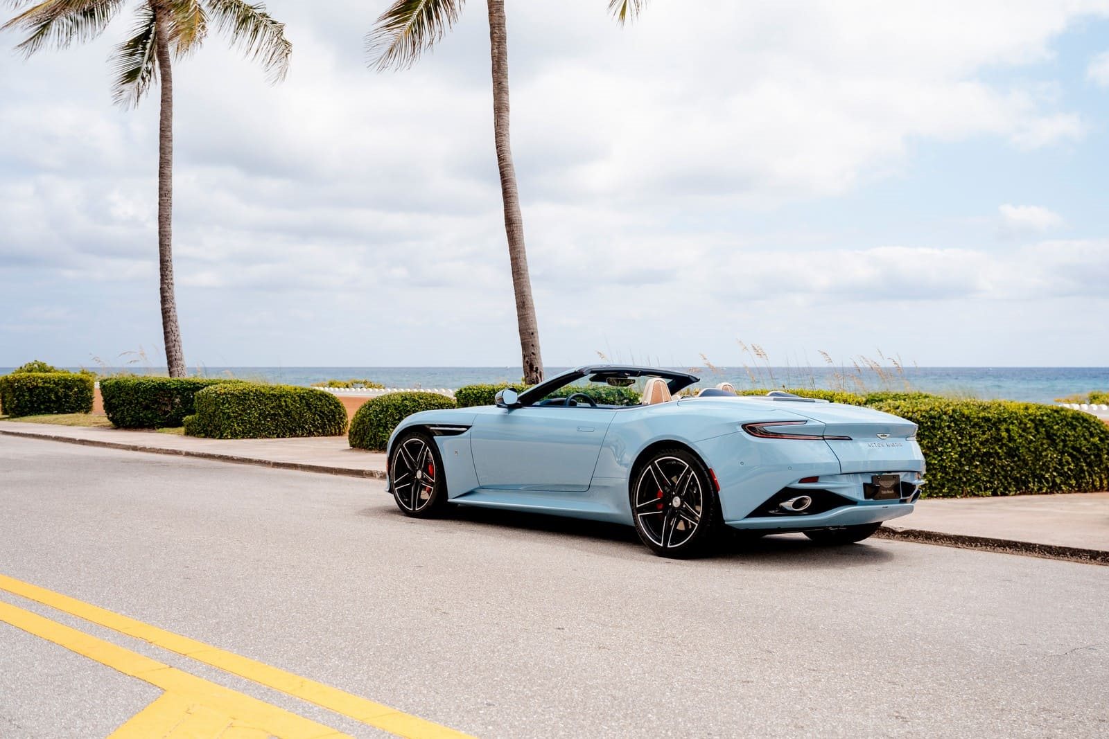ASTON MARTIN DB12 VOLANTE PALM BEACH EDITION, foto 3