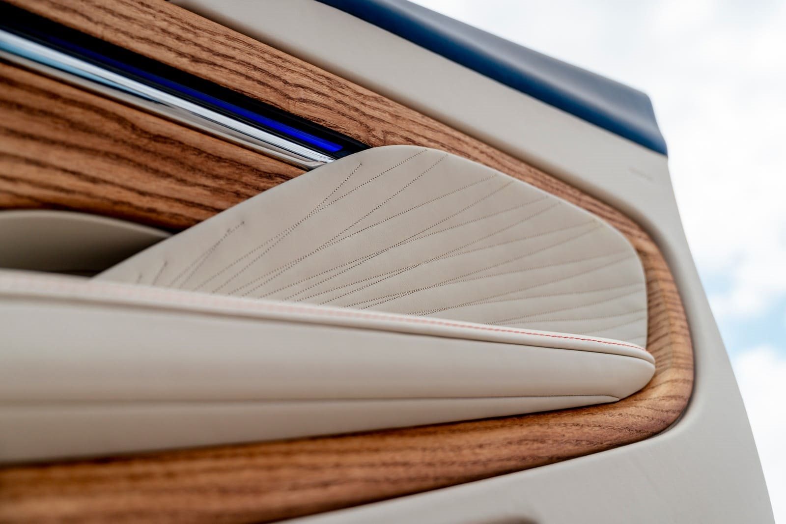 ASTON MARTIN DB12 VOLANTE PALM BEACH EDITION, foto 8