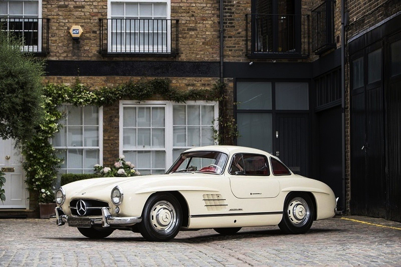 1955 - MERCEDES-BENZ 300 SL GULLWING IVORY, foto 1